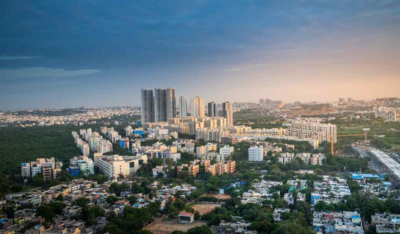 RPRealtyPlus's tweet photo. Hyderabad Home Values Soar 24% YoY in January 2025
Read more @ https://t.co/LUddWooSXE
#RealtyPlus #RPNewsletter #KnightFrank #Hyderabad #home #sales #livingspaces #homebuyers #properties #PremiumLiving #lifestyle @KnightFrank_IN https://t.co/Dvsd2w14kg
