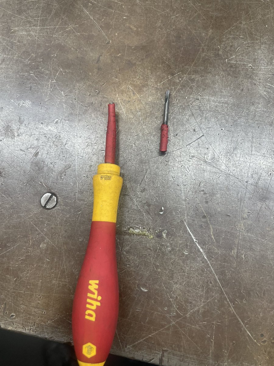 christopherGra6's tweet image. We’ll never knew I was that strong. Done me well last 4 years #tools #wiha