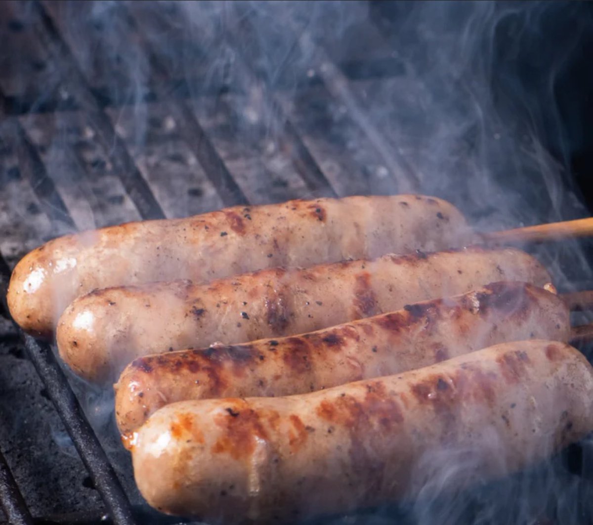DOGTAG2024's tweet photo. 今週のDOGTAGはドッグタグ名物❓爆弾フランク販売しますよ〜
一度食べて見て！美味いから多分😋 https://t.co/2S6xkDVCoM