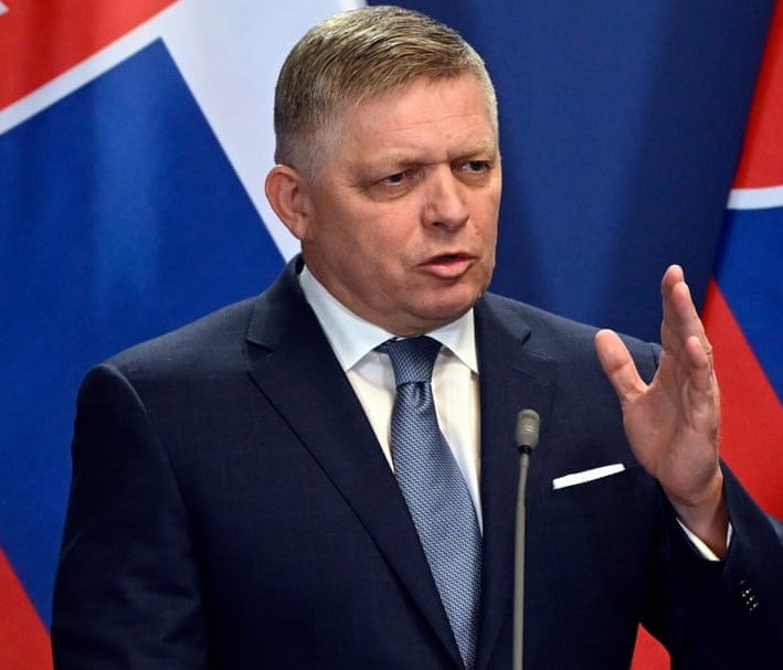 Le président slovaque Robert Fico a déclaré que la Slovaquie n'accepterait jamais l'adhésion de l'Ukraine à l'OTAN.

Soutenez-vous ces propos ?
A. Oui
B. Non

🤍 Merci pour vos suivis sur X, nous vous suivons en retour 🙏 Rejoignez notre telegram en cas de censure :
