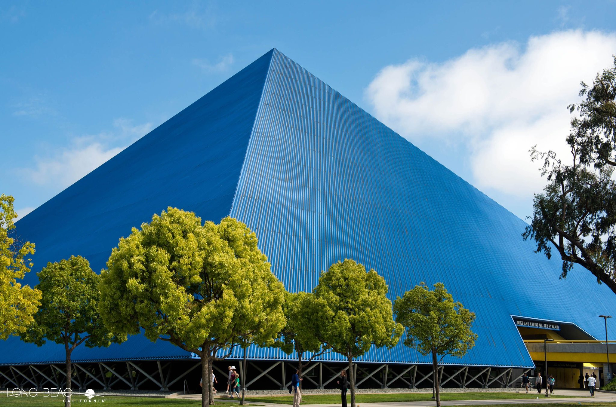 Garrett Nolan on X: A hotel room in Long Beach. (I mean, not really but  this structure exists.) t.coWbXLNIJM8D  X