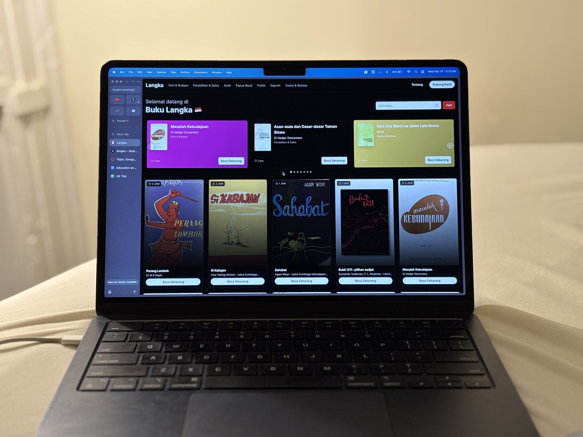 logos_id's tweet image. LAUNCH #5ThnLogosID!

500+ buku langka Indonesia yang hanya terdapat di perpustakaan Columbia, Harvard, Cornell, Leiden, dan lainnya.

Kami mendigitalisasi ratusan buku agar pengetahuan tidak hanya dimiliki mereka yang berprivilese.

Akses GRATIS di sini langka.vercel.app