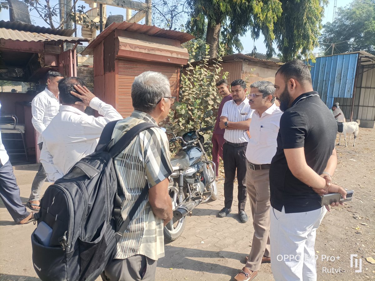 પંચાયત વેરા વસૂલાત માટે ઘરે ઘરે મુલાકાત 
જિલ્લા કક્ષા એ થી આવેલ કાર્યપાલ ઇજનેરશ્રી માર્ગ અને મકાન વિભાગ સુરત