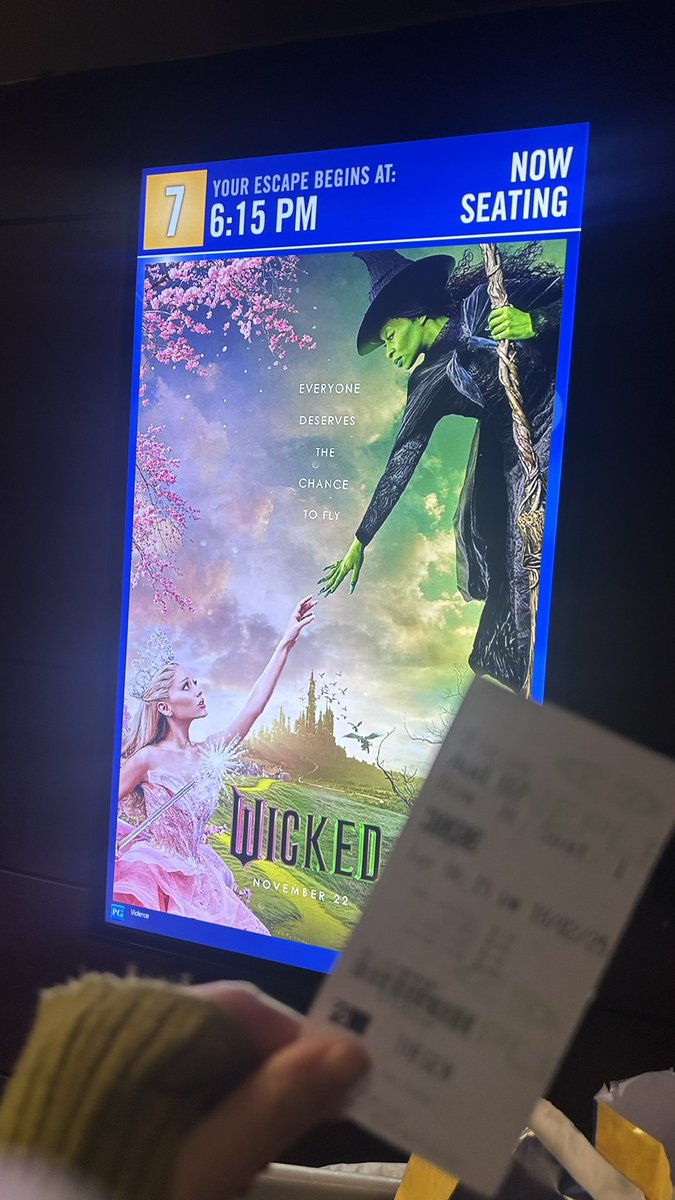 Azk_s_M's tweet photo. WICKED観てきた！
初めて観るし、字幕も無いから多分全然理解できてないけど凄かった…
最後、歌に圧巻されて泣いて終わった…

次はブロードウェイで観て、帰国して四季で観る予定🗓️ 
楽しみ😌✨ https://t.co/K7AjX2zQZP