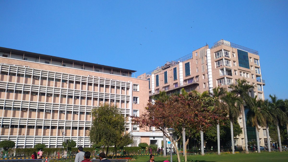 rohitrahul999's tweet image. आ जाओ #Delhi_AIIMS में बिहार के विभिन्न जिलों से लोगों ने अपना ईलाज करवाने के लिए कड़ी मशक्कत कर रहे हैं ??

#BiharHealthSystem #DelhiAIIMS