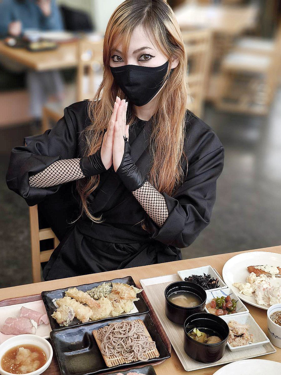 NINJA_KUNO1's tweet photo. 時には下界で食するのも悪くはなかろう？笑
＃トルコ、＃イズミル、＃アニマンガ、＃アニソン、＃アニメ、#portrait
#cosply
#cosplaygirl
#tour
#japan
#guidebylocal
#sightseeing
#tokyoguide
#girlsguide
#idolguide
#ninjaguide
#japaneseidol
#idol
#ninja
#guide
#smileywalk https://t.co/5zl2Usvmra