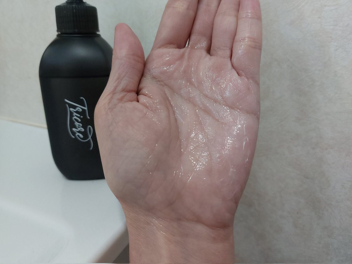 aris_k5569's tweet image. Toricore 温感ヘッドスパトリートメント フルボトル
新感覚の生トリートメント。シャンプーの後に使用です。
少しとろみのあるテクスチャーはなじませてマッサージすると、じんわり温かくクリームのように。↓

#PR #tricore #トリコレ #温感生トリートメント #トリコレでちゅるん髪 #韓国コスメ