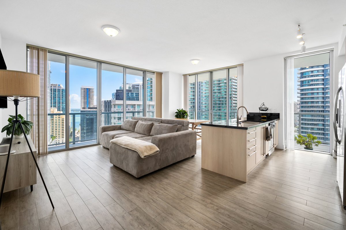 RaquelColp's tweet image. Beautiful Unobstructed Skyline and Ocean Views. Prime South-East Corner Unit with huge wrap around balcony. Steps away from Mary Brickell Village, this luxury building, designed by the award-winning Arquitectonica.