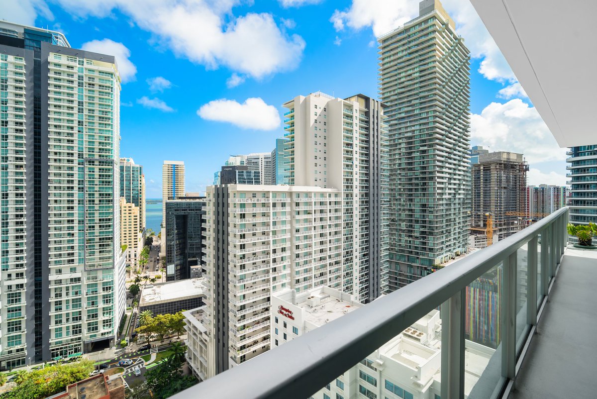 RaquelColp's tweet image. Beautiful Unobstructed Skyline and Ocean Views. Prime South-East Corner Unit with huge wrap around balcony. Steps away from Mary Brickell Village, this luxury building, designed by the award-winning Arquitectonica.