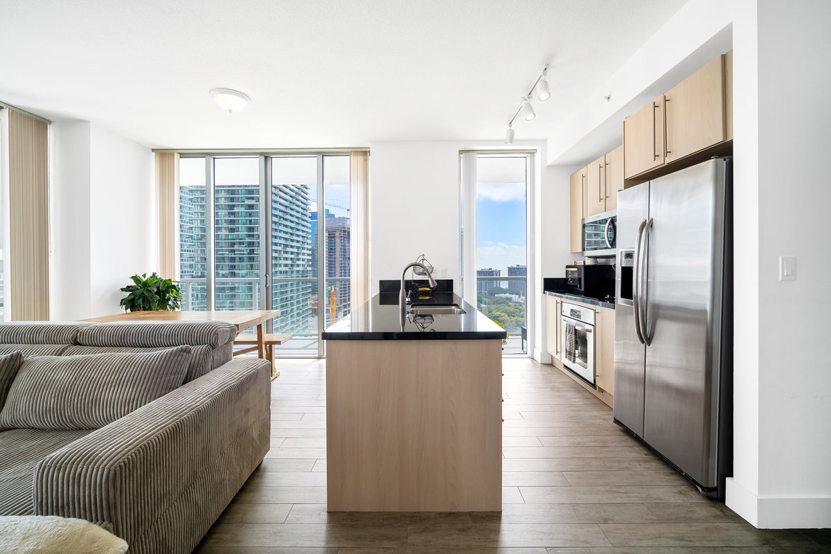 RaquelColp's tweet image. Beautiful Unobstructed Skyline and Ocean Views. Prime South-East Corner Unit with huge wrap around balcony. Steps away from Mary Brickell Village, this luxury building, designed by the award-winning Arquitectonica.