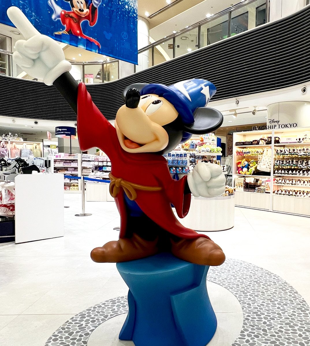 ディズニーストア フラッグシップ東京店 限定 ピンバッジ