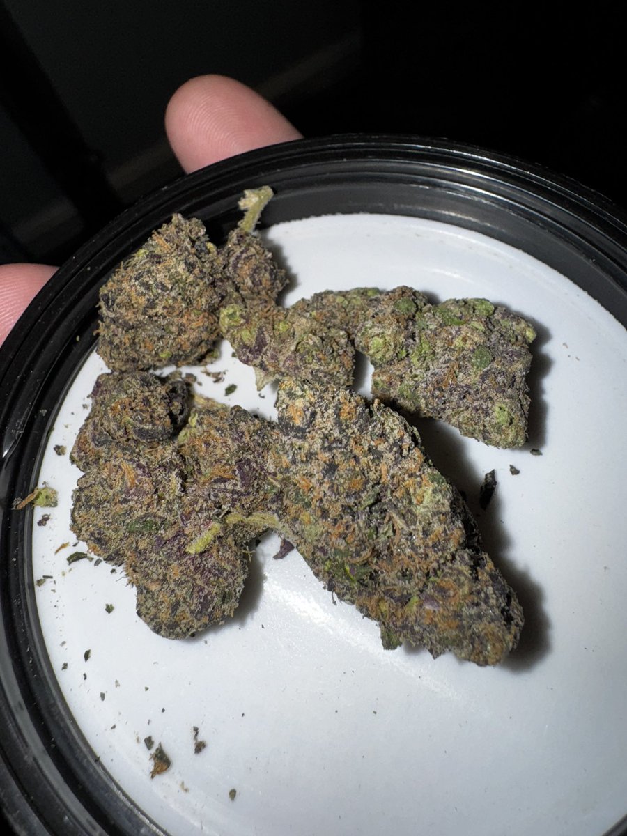 This was the stuff I was gonna upload a video review of, This is from my local hemp shop.. this brand seems to stay fairly consistent. But dis one ima give it a  6 out of 10. Ever so slightly dry and muted on the terps. and just a tad rough on my throat for my liking.