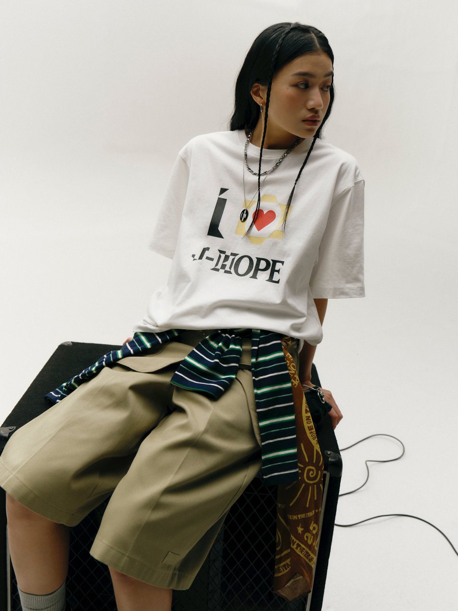 seokjinbit's tweet photo. HOSEOK’S HOPE ON THE STAGE TOUR MERCH IS FREAKING GORGEOUS https://t.co/LcfOEwFQCd