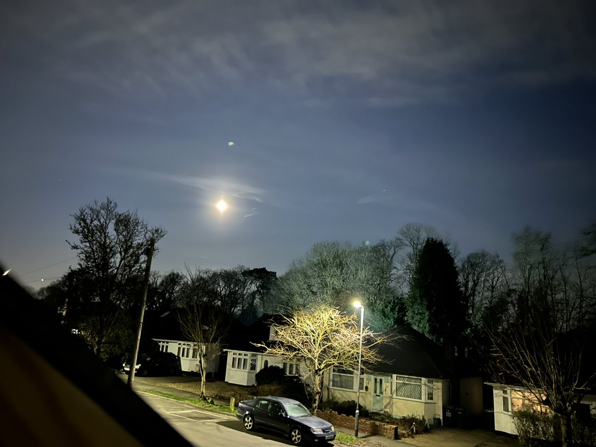 suesuesull1_sue's tweet photo. An eerie start to the morning #februarymoon https://t.co/bVK0vtGn6b