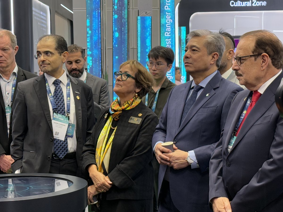 iptc_net_org's tweet image. VIP Tour at aramco booth in #IPTC2025 with Datuk Adif Zulkifli, Executive Vice President &amp;amp; CEO - Gas &amp;amp; Maritime Business, Petronas.