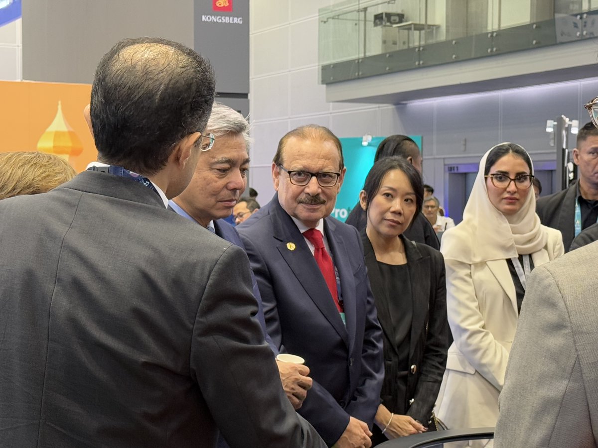 iptc_net_org's tweet image. VIP Tour at aramco booth in #IPTC2025 with Datuk Adif Zulkifli, Executive Vice President &amp;amp; CEO - Gas &amp;amp; Maritime Business, Petronas.