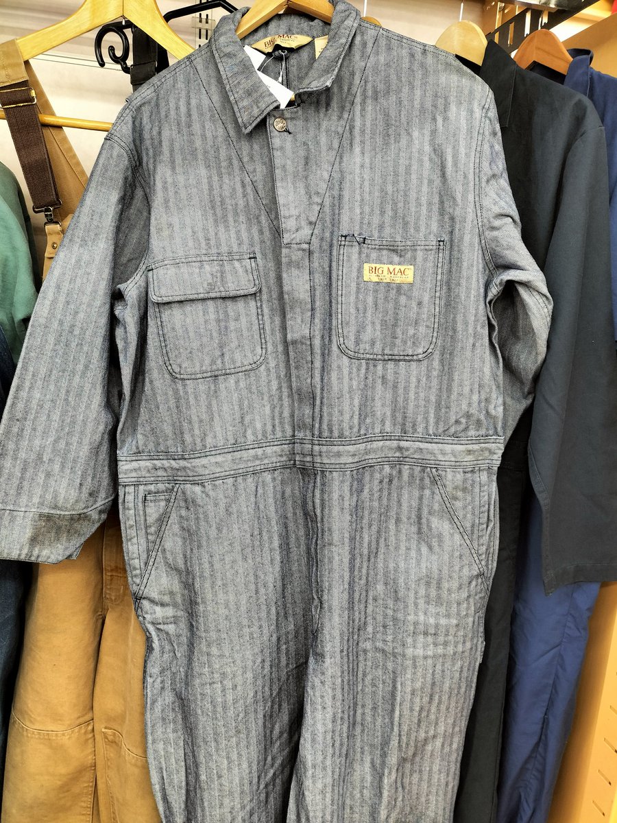 🌟new arrival🌟
Dickies・KEY・BIG MAC
オーバーオール、オールインワン

ほとんどがオーバーサイズなので男女関係なく着用できます✨
他にも入荷予定のお品物もありますので、定期的にのぞきに来てください😊
#Dickies #オーバーオール #オールインワン #古着 #BIGMAC