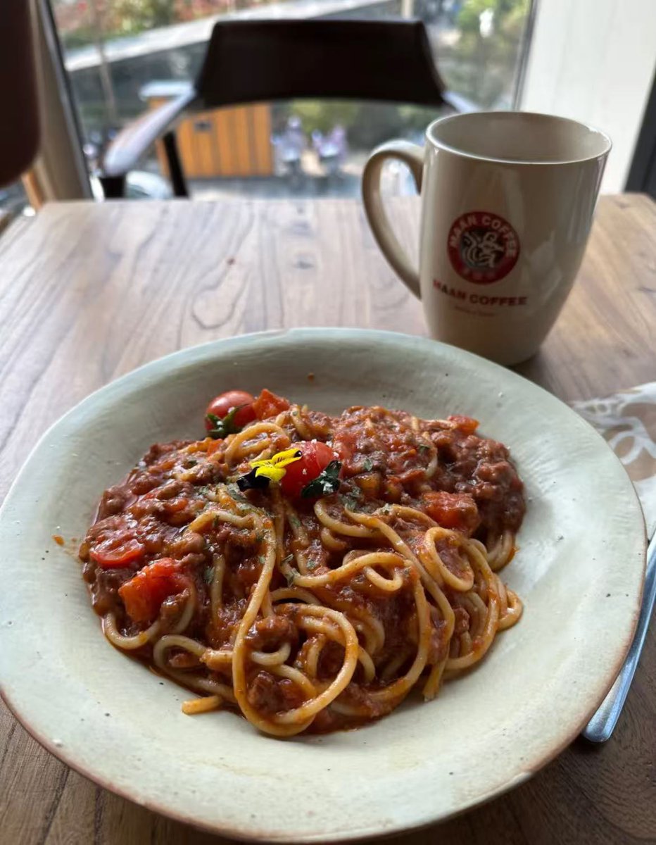 静かな昼食は、私の時間がゆっくりと流れていきます。