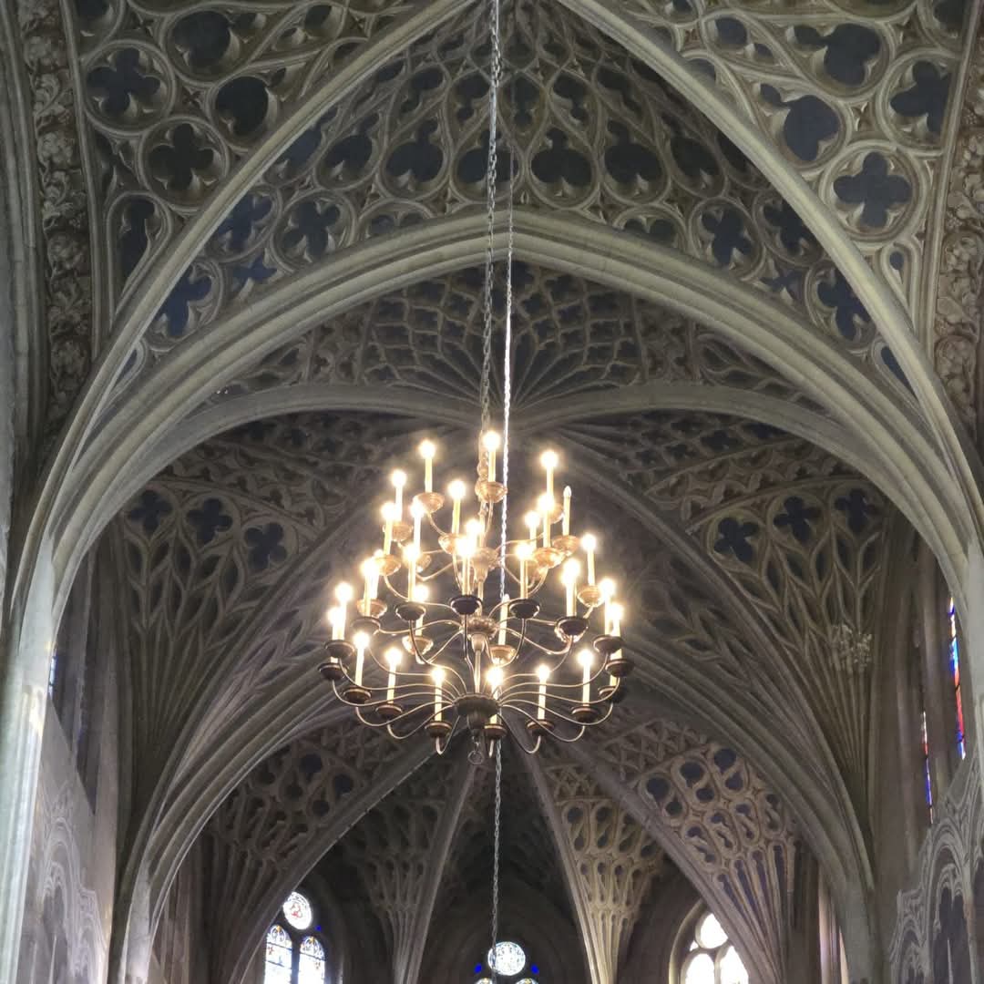 🏰✨ Cathédrale de Chambéry ✨🏰  
Un  joyau du patrimoine savoyard.🔹 Un trésor : l’un des plus grands ensembles de trompe-l’œil d’Europe, de 6 000 m². Une illusion parfaite qui donne à ses murs et voûtes une profondeur saisissante !  
#Chambéry #Patrimoine #Savoie