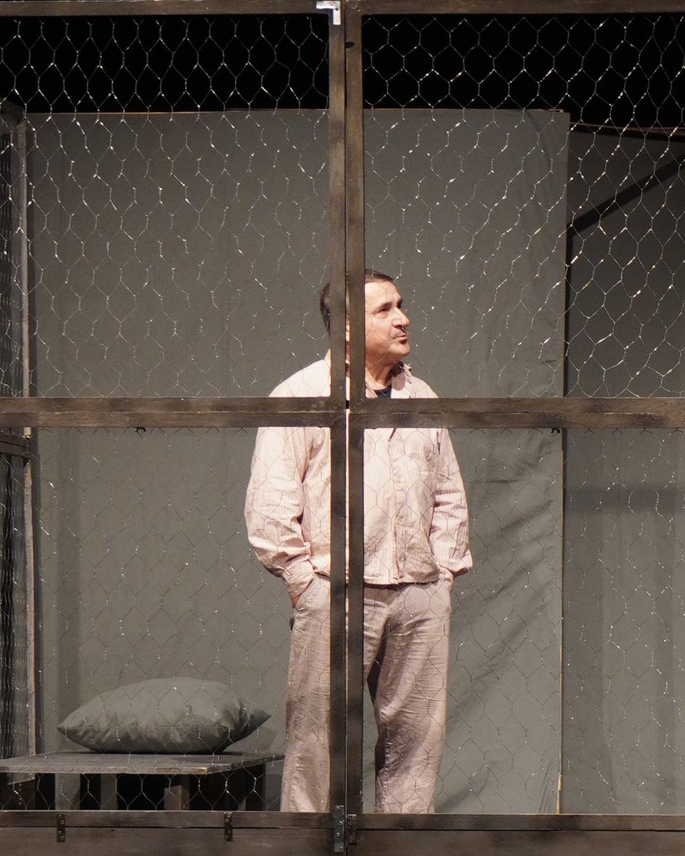 Transeduca's tweet image. 🎭✨ ¡Trae a tus alumnos a ver La Fundación de Buero Vallejo!
Hará que tus alumnos reflexionen sobre libertad, justicia y realidad. 💡

🎤 Y después… ¡coloquio con los actores! 🎟️ ¡No te lo pierdas!

#LaFundación  #Transeduca #metodosdeenseñanza #teatroeducativo #teatroescolar