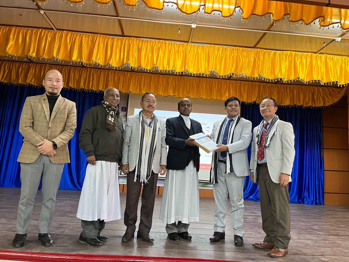 APPSC_Official's tweet image. On Feb 18 2025, APPSC, in collaboration with Don Bosco College&apos;s Career Guidance Cell, organized an outreach program to guide students on career opportunities and competitive exams. APPSC members discussed career paths, exam tips, and highlighted skills &amp;amp; entrepreneurship.