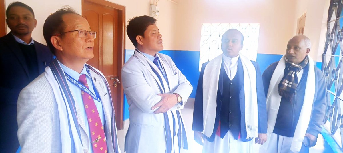 APPSC_Official's tweet image. On Feb 18 2025, APPSC, in collaboration with Don Bosco College&apos;s Career Guidance Cell, organized an outreach program to guide students on career opportunities and competitive exams. APPSC members discussed career paths, exam tips, and highlighted skills &amp;amp; entrepreneurship.