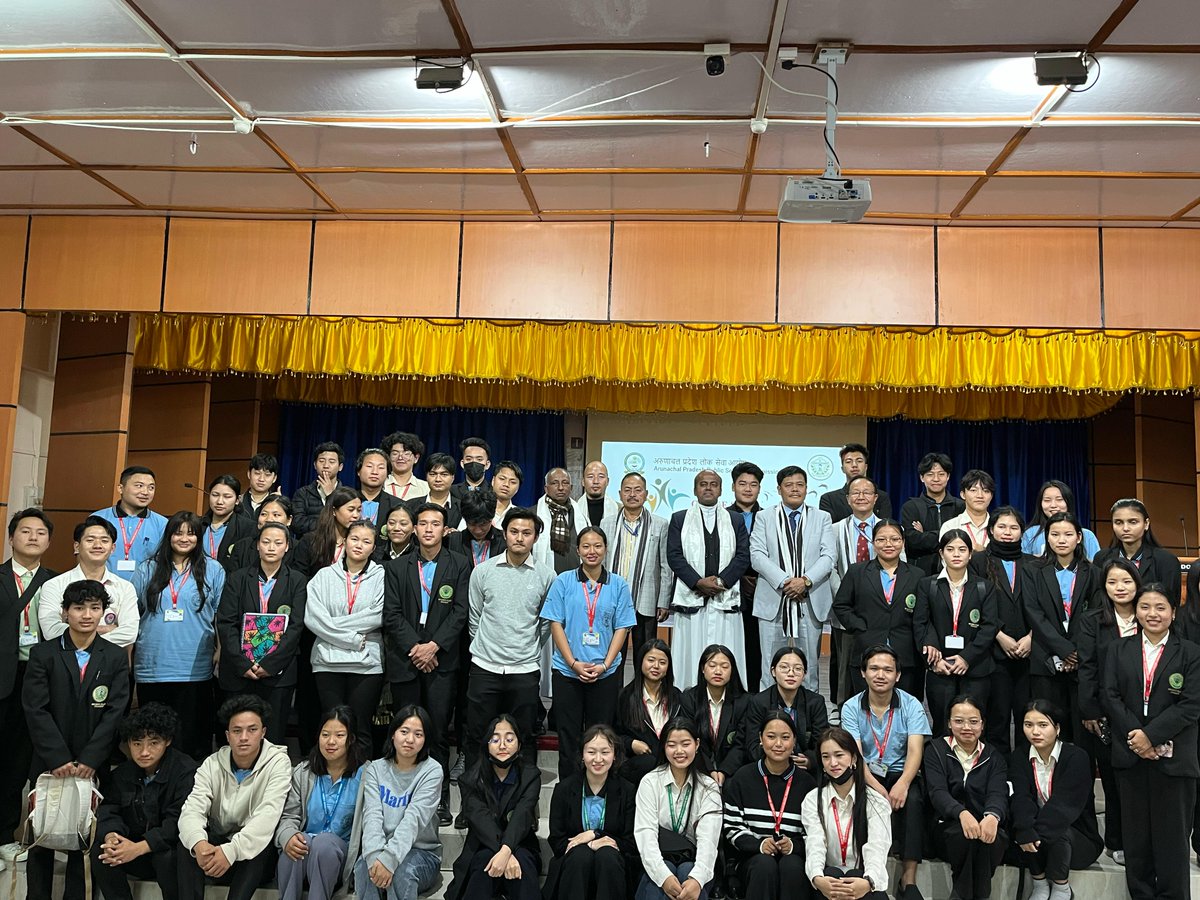 APPSC_Official's tweet image. On Feb 18 2025, APPSC, in collaboration with Don Bosco College&apos;s Career Guidance Cell, organized an outreach program to guide students on career opportunities and competitive exams. APPSC members discussed career paths, exam tips, and highlighted skills &amp;amp; entrepreneurship.
