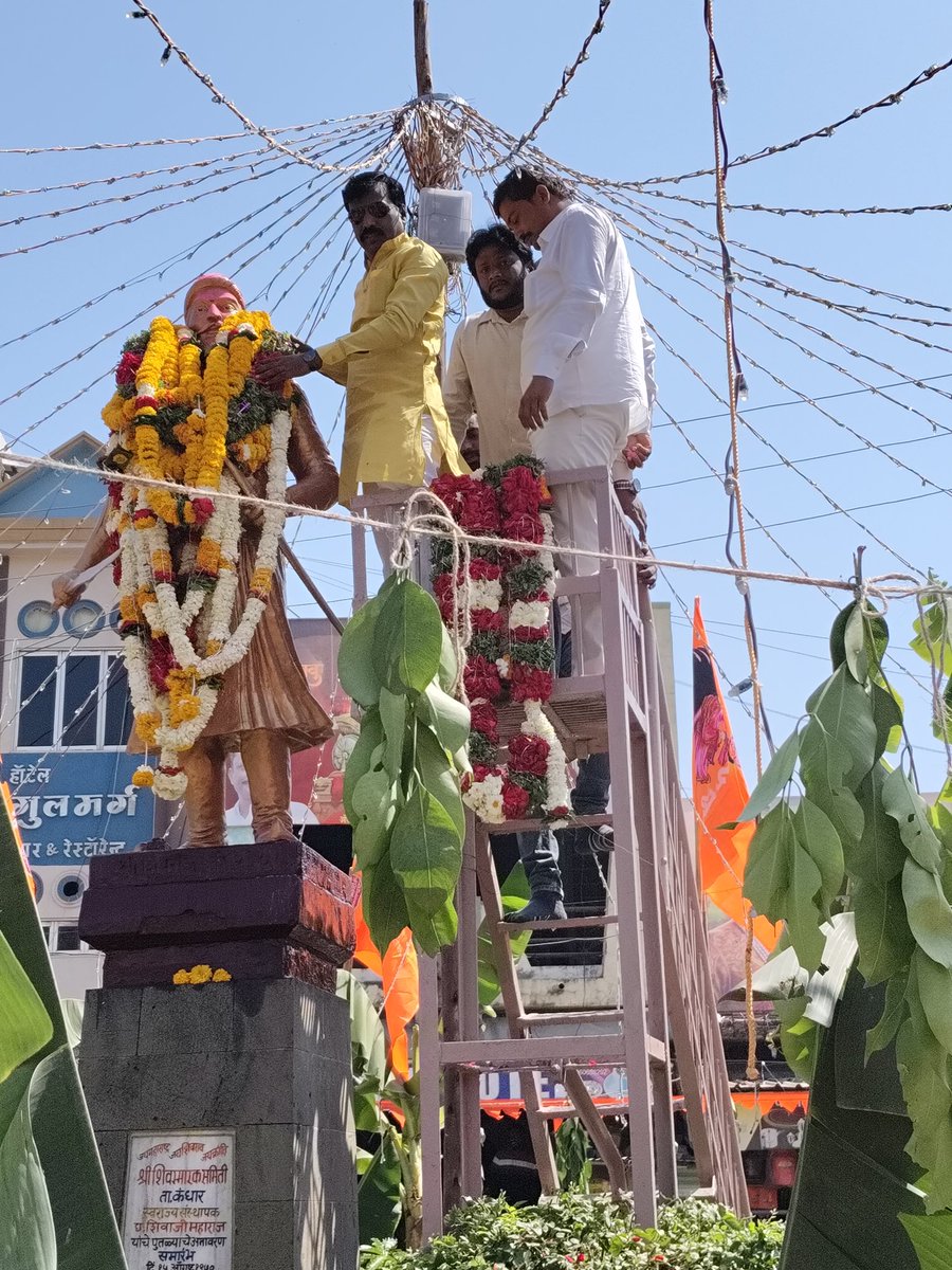 SaurabhP358's tweet photo. बहुजनप्रतिपालक कुळवाडीभूषण रयतेचे राजे छत्रपती शिवाजी महाराज यांच्या जयंती निम्मित अभिवादन करताना वंचित बहुजन आघाडी जिल्हाअध्यक्ष शिवाभाऊ नरगले, संतोष पाटिल गवारे, अमोल तेलंग, मोसीन बागवान वंचित बहुजन आघाडी, युवा आघाडी, महिला आघाडी असंख्य पदाधिकारी, कार्यकर्ते उपस्थित होते.. https://t.co/EWNJevWKNK