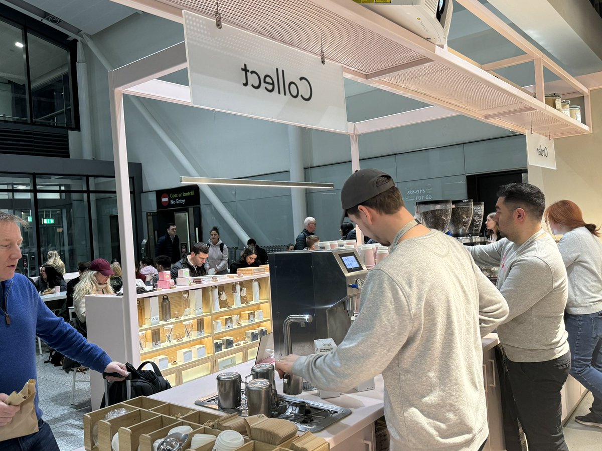 noeltoolan's tweet image. Wow #cloudpicker high quality #coffee experience at an airport ! &amp;amp; why not!! …Nice one SSP and @DublinAirport #SSPGroup …&amp;amp; thanks @Clearpreso for that toasty pic!