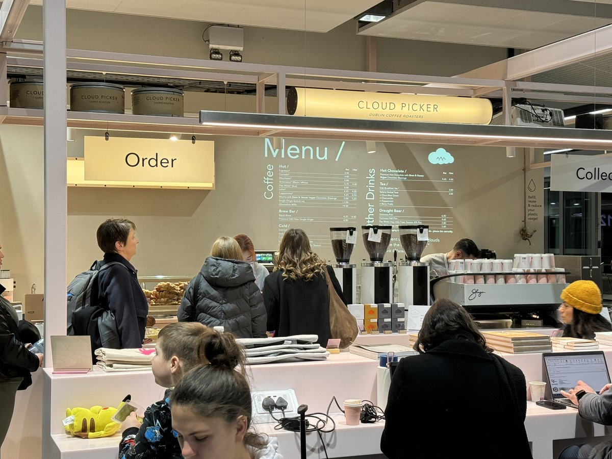 noeltoolan's tweet image. Wow #cloudpicker high quality #coffee experience at an airport ! &amp;amp; why not!! …Nice one SSP and @DublinAirport #SSPGroup …&amp;amp; thanks @Clearpreso for that toasty pic!