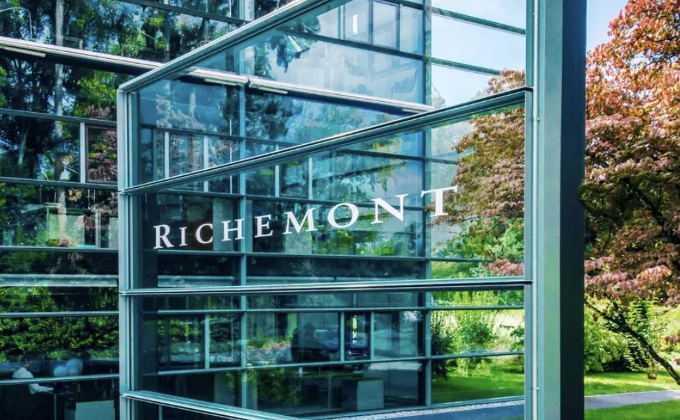 Le groupe #Richemont acquiert 85% du capital de l'entreprise italienne Miles, spécialisée dans la maille et bien connue par l'industrie du luxe à travers des collaborations avec <a href="/dolcegabbana/">Dolce & Gabbana</a> ou encore <a href="/YSL/">SAINT LAURENT</a>.

journalduluxe.fr/fr/mode/richem…
#luxe #mode #journalduluxe