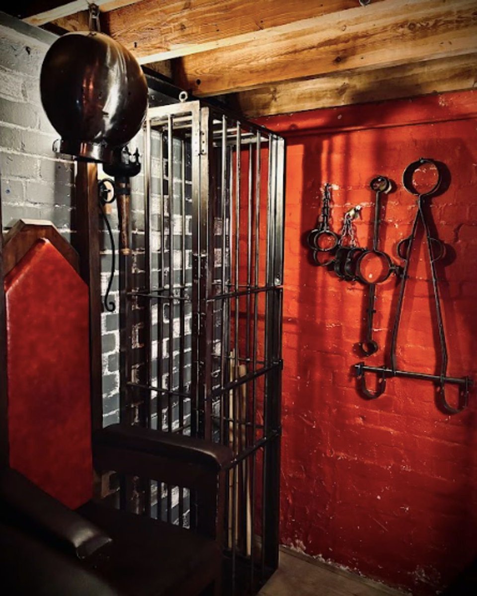TheSerpentRooms's tweet photo. Ready to explore your fantasies? Our fully equipped dungeon in North London awaits... 
Discover your desires! 

#FantasyFulfillment #NorthLondon #ExploreYourDesires #DungeonExperience #UnleashCuriosity #AdventureAwaits #DiscoverYourself #LondonLife #FantasiesUnveiled https://t.co/boOsVMAxQA