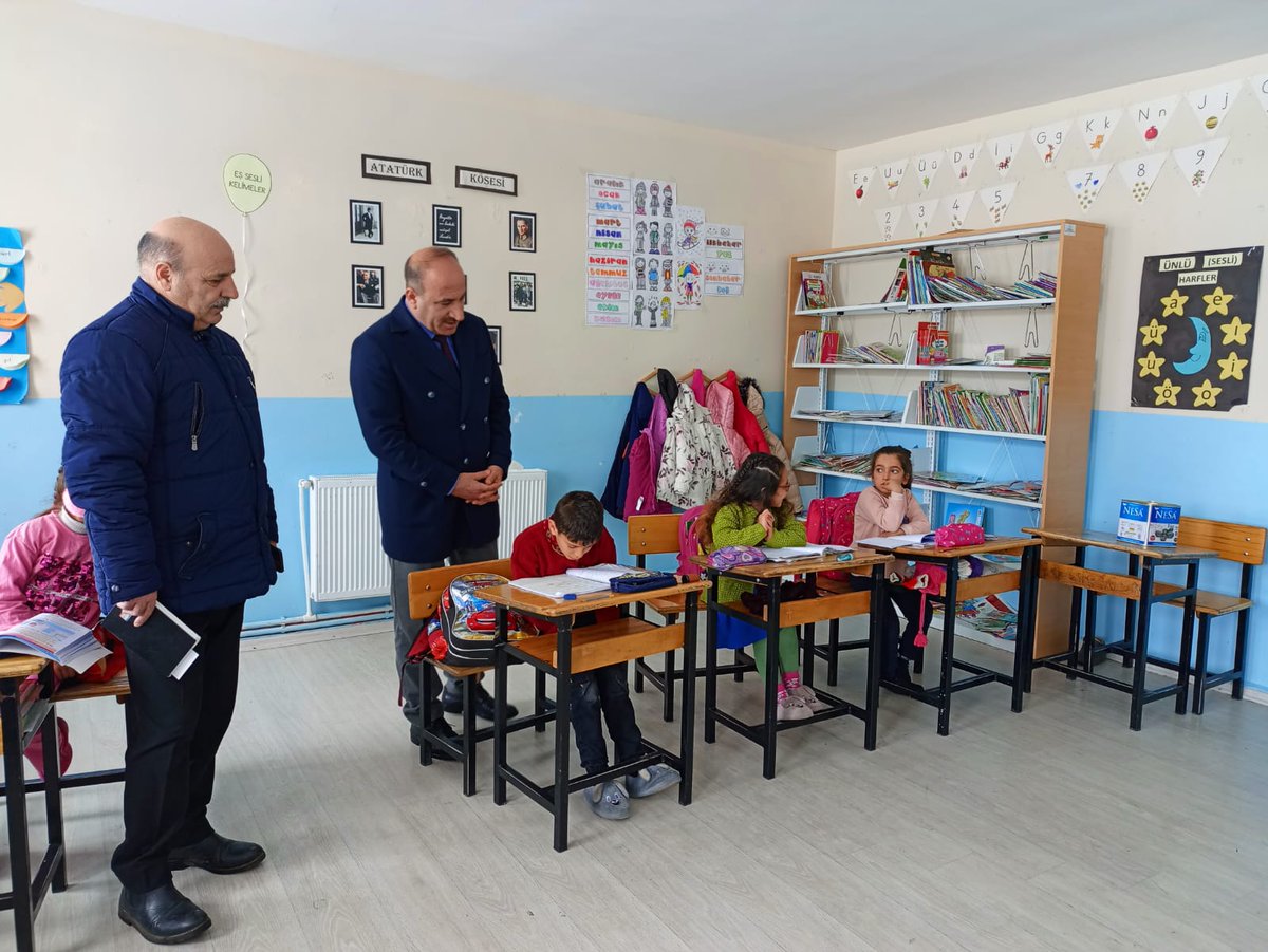 karsmem's tweet photo. #Kars Susuz 
📍Büyük Çatak Afetevleri Necmi Kadıoğlu İlkokulu
İl Müdürümüz Sn. Nevzat Kaya, Susuz Büyük Çatak Afetevleri Necmi Kadıoğlu İlkokununu Ziyaret ederek öğretmen ve öğrencilerimizle bir araya geldi.
#KAFKASProjesi
@tcmeb 
@Yusuf__Tekin 
@ziyapolat73 
@Nevzatkaya04 https://t.co/75NI4sxkW5