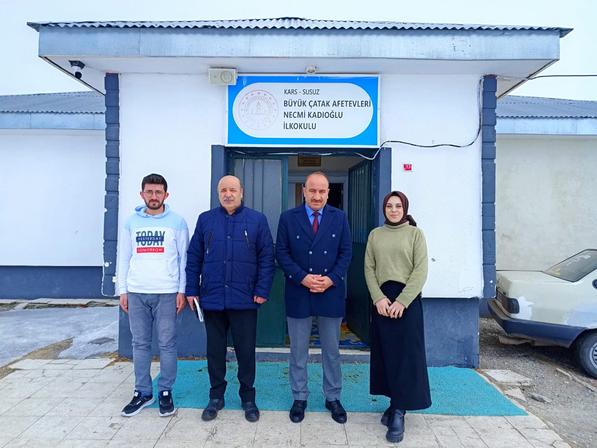karsmem's tweet photo. #Kars Susuz 
📍Büyük Çatak Afetevleri Necmi Kadıoğlu İlkokulu
İl Müdürümüz Sn. Nevzat Kaya, Susuz Büyük Çatak Afetevleri Necmi Kadıoğlu İlkokununu Ziyaret ederek öğretmen ve öğrencilerimizle bir araya geldi.
#KAFKASProjesi
@tcmeb 
@Yusuf__Tekin 
@ziyapolat73 
@Nevzatkaya04 https://t.co/75NI4sxkW5