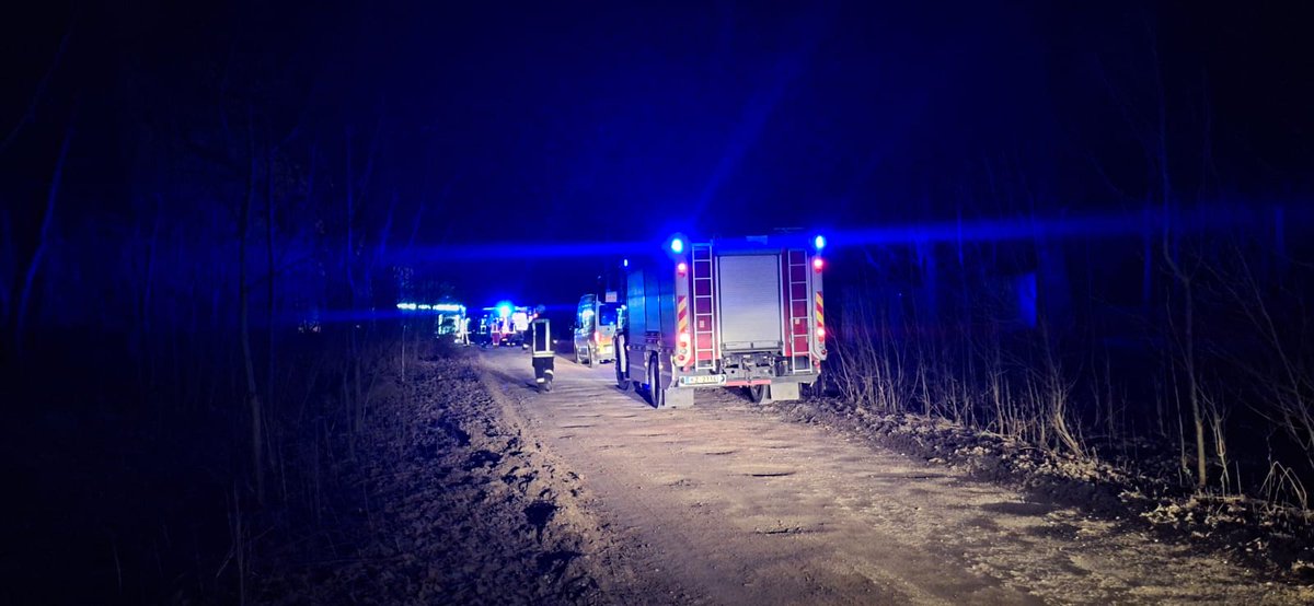enguresbub's tweet photo. 13.02.2025 – plkst. 1:30 #EnguresBUB saņēma izsaukumu par ugunsgrēku, Sēmes pagasta Plieņos. Uz notikuma vietu devāmies 6 cilvēku un 2 autocisternu sastāvā. Uz vietas sadarbojāmies ar ugunsdzēsējiem no VUGD Tukuma, Ķemeru daļām un Kandavas posteņa. https://t.co/X42BRMdCjo