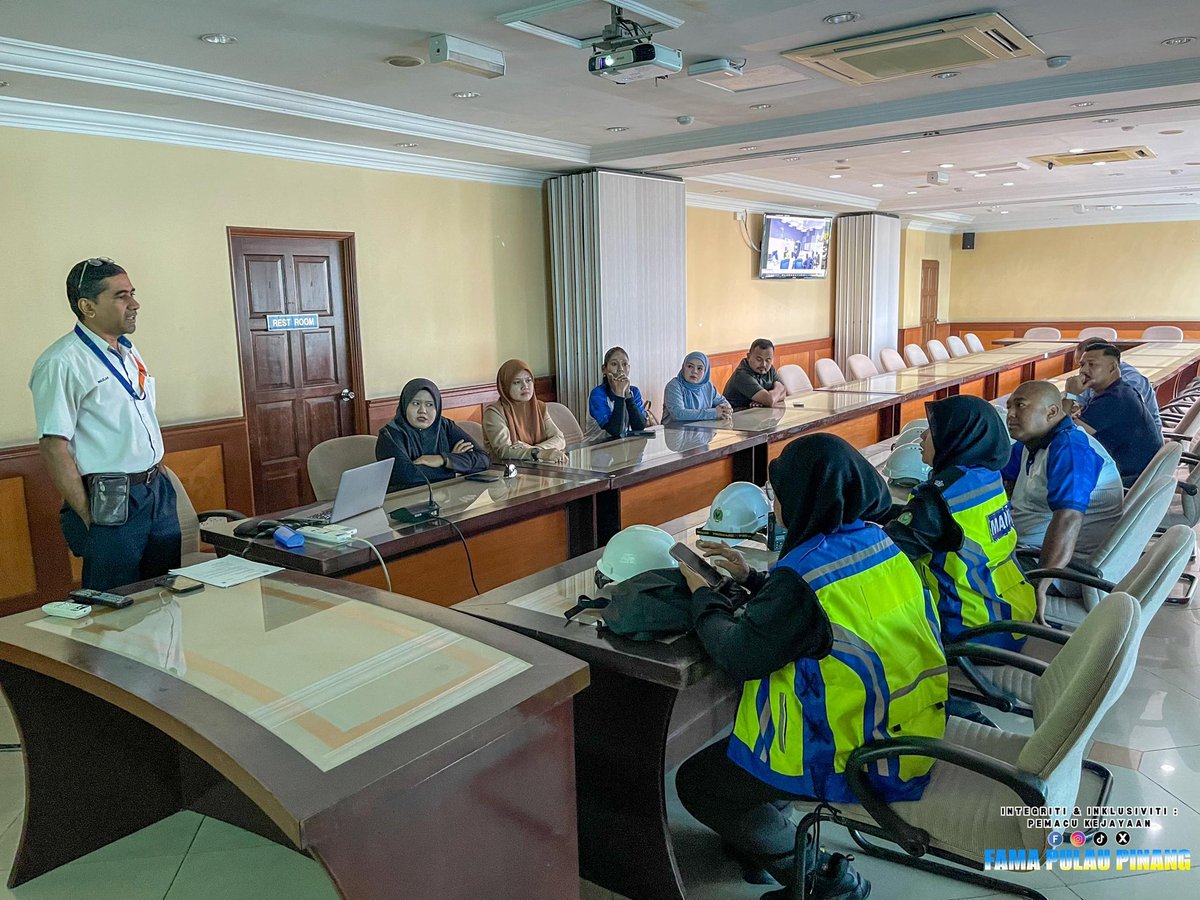 FamaPenang's tweet photo. 19 Februari 2025 | Rabu | Lawatan Kerja Unit Maklumat Pasaran Ibu Pejabat Berkaitan Pemantauan Komoditi Terpilih  | North Butterworth Container Terminal ( NBCT ) https://t.co/WaI6bMjRKc