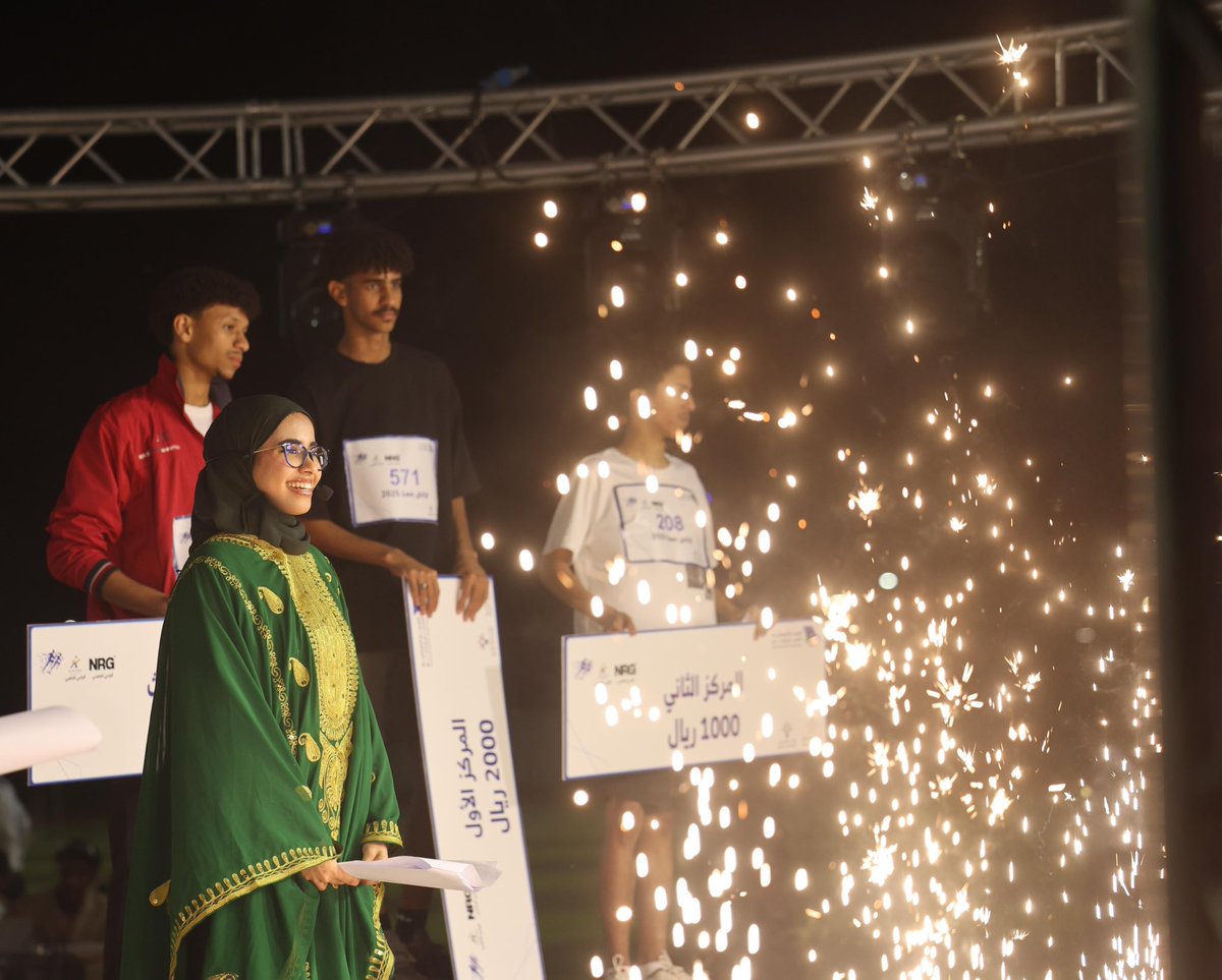 dnoii4's tweet photo. (مساؤكم ركضٌ متواصل للعُلا وللمجد!)

هكذا ابتدأ حفل الختام لسباق اركض معنا وأنتهى بضحكات الفرح والإنجاز🏅..
شكرًا للجندي الخفي وراء هذا الفرح الذي حف أمسيتنا بمحبة ارتسمت على الوجوه والداعم لنا جميعًا دون استثناء وراء منصة الم��رح المبدع @I_H_H2023 والشكر لا يوفيك حقك🙏🏻.. https://t.co/NHExyhJp1Y