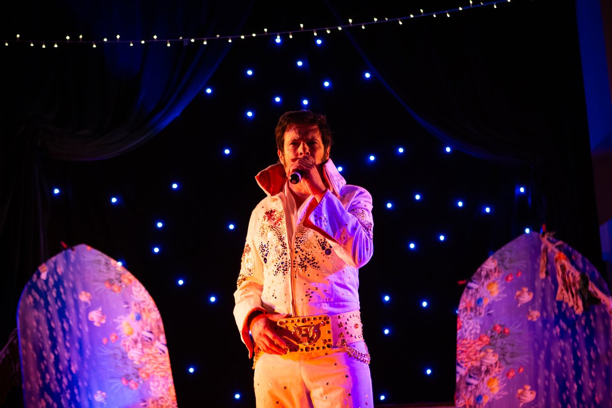 Dig out your best Hawaiian shirt and escape to Paradise with Elvis! Coming to multiple venues in Somerset this March! Reserve your spot now, this'll be a sell-out 🤩  
takeart.org/event/elvis-in…