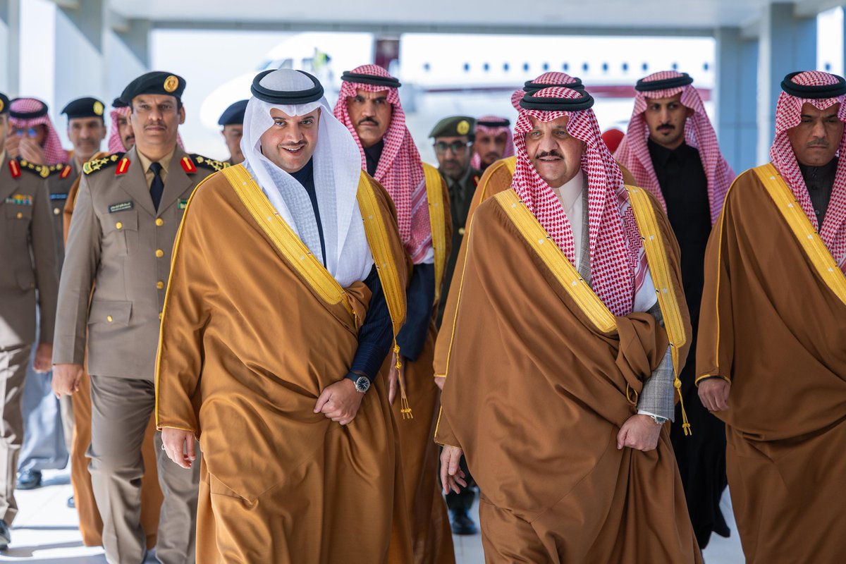 emara_sharqia's tweet image. وصول صاحب السمو الملكي الأمير سعود بن نايف بن عبدالعزيز
⁧#أمير_المنطقة_الشرقية⁩
 لمحافظة #الأحساء لتدشين 
منتدى الأحساء للاستثمار الذي تُنظّمه غرفة الأحساء .

⁧#منتدى_الأحساء_2025