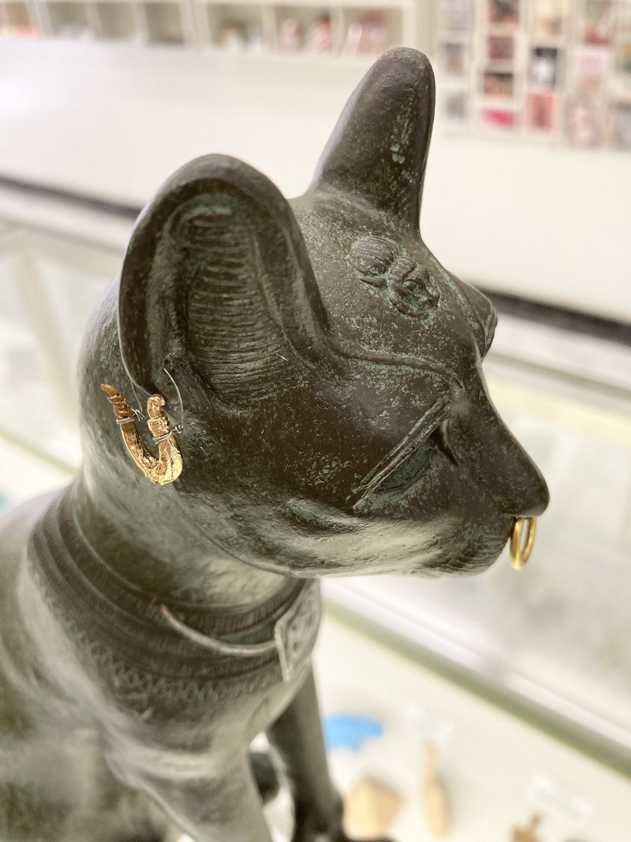 古代エジプトでバステト神への捧げものとして作られた青銅の猫の像は