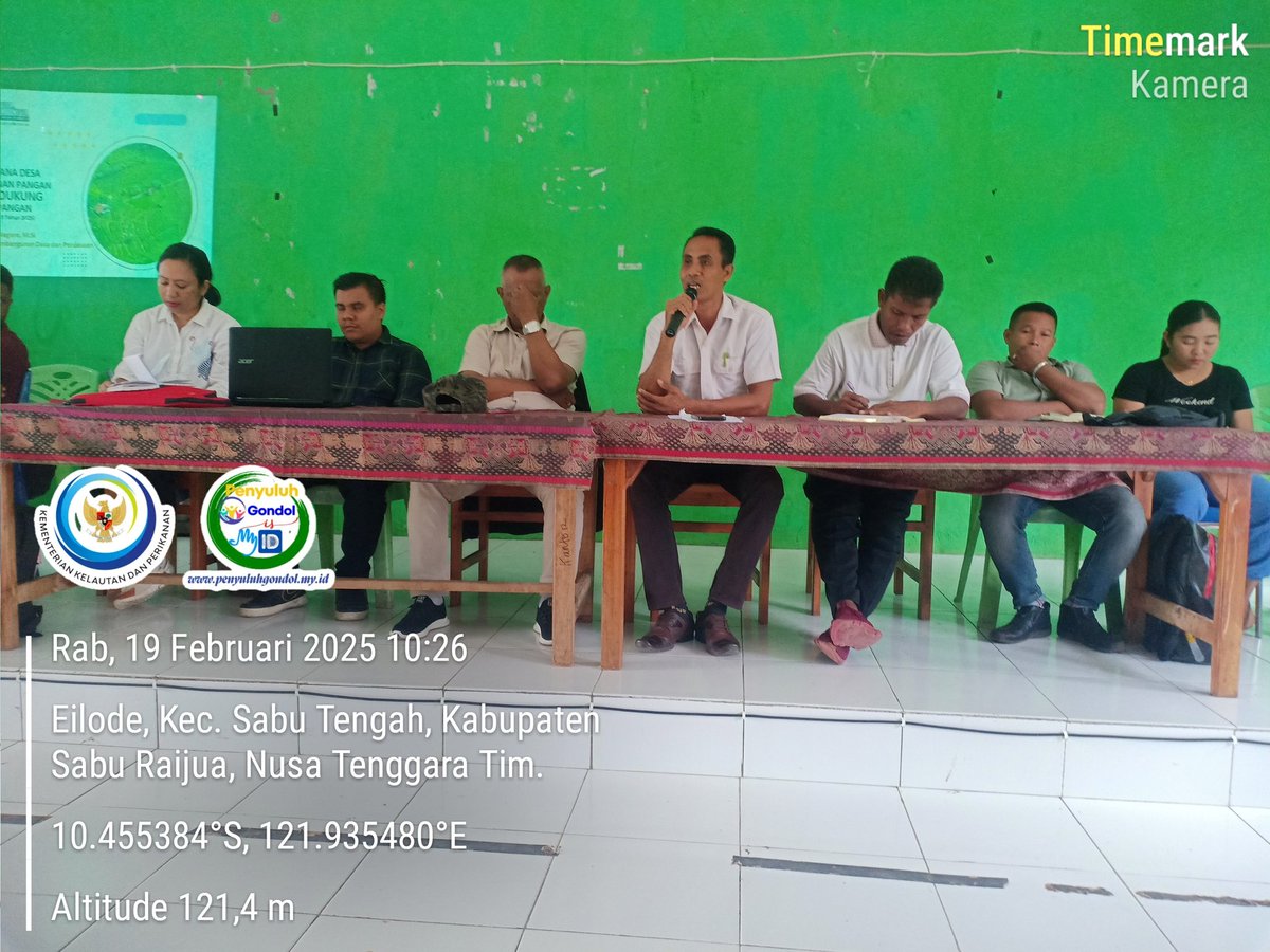 LabuYuslinda's tweet photo. Rabu, 19/02/2025, Yuslinda Labu, Luhkan Sabu Raijua, mengikuti sosialisasi Kepmendesa No. 3 tahun 2025 dan Musrenbang RKPDes tahun 2025 di Kantor Desa Eilode, Kec. Sabu Tengah 
#GiatLuhkanSatminkalGONDOL 
#SabuRaijua 
#luhlapor https://t.co/tLSrYMF7bP