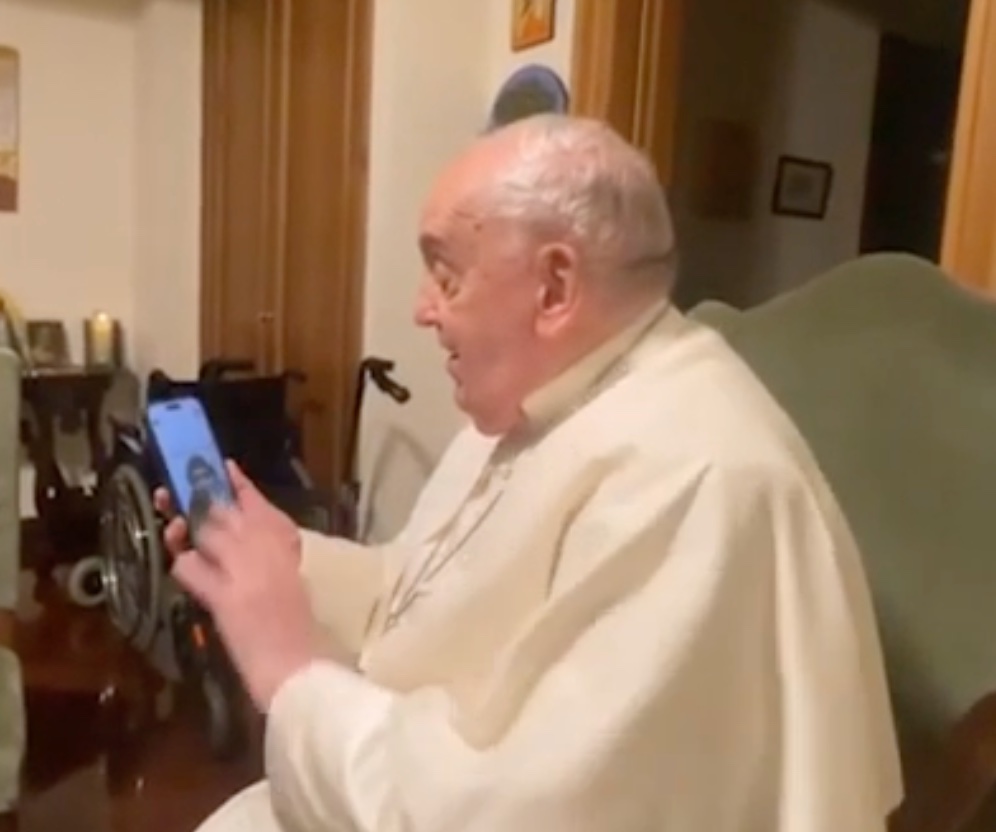 Le immagini della videochiamata di papa Francesco con la parrocchia cattolica di Gaza sono di qualche settimana fa. Il papa, però, non ha mai smesso di chiamare quotidianamente "gli ultimi", gli invisibili di Gaza. Neanche dal Gemelli, dov'è ricoverato, ora, per una polmonite