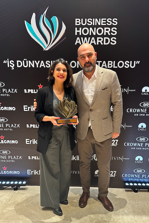 Balparmak’la gerçekleştirdiğimiz “Çıt Kapak İle Doğallığın Zirvesine” projesi Business Honors Awards'da ödüle layık görüldü! Geleneksel araştırma süreçlerini dönüştüren yenilikçi yaklaşımımız QualsAi “En İyi AI Uygulaması” kategorisinde ödülle taçlandırıldı. 🏆🎉