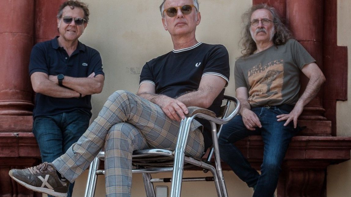 📰 VIST I LLEGIT de «El despertador» de <a href="/Ferrancm/">Ferran Casas</a>. Els que vam néixer a finals dels setanta o primers dels vuitanta i xalem amb la música d'<a href="/Els_Pets/">Els Pets</a>, ens sentim molt identificats amb l'article del ponentí <a href="/jordimorellf/">jordi morell</a> a <a href="/CatorzeCat/">Catorze</a> 
naciodigital.cat/el-despertador…