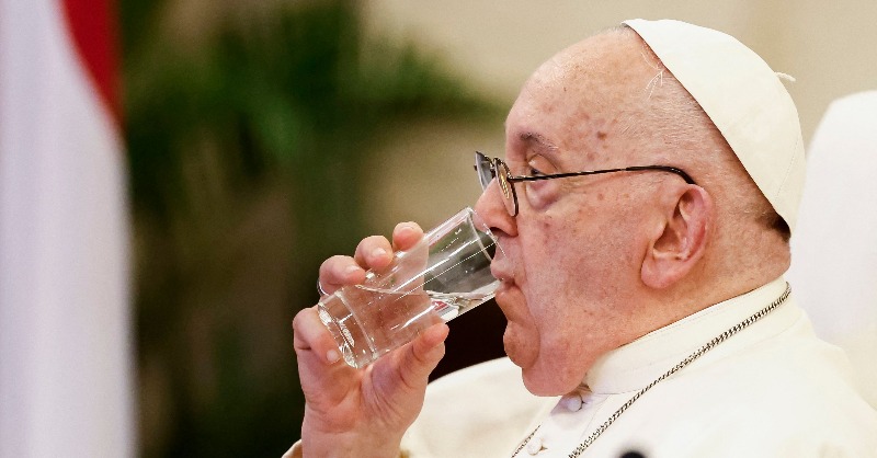 abc_es's tweet photo. 🔴 #ÚLTIMAHORA El Papa Francisco ha pasado «una noche tranquila» y ha desayunado