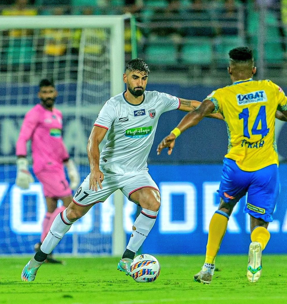 IndianFootyBest's tweet image. Ex-#NEUFC defender Yasser Hamed featured against Riyad Mahrez, Roberto Firmino, Franck Kessié, and Ivan Toney of a star-studded @ALAHLI_FC team, in yesterday&apos;s #ACLElite match!

The Palestinian centre-back now plays for Qatari club @ALGHARAFACLUB, in the country&apos;s top-tier 👀 🔥