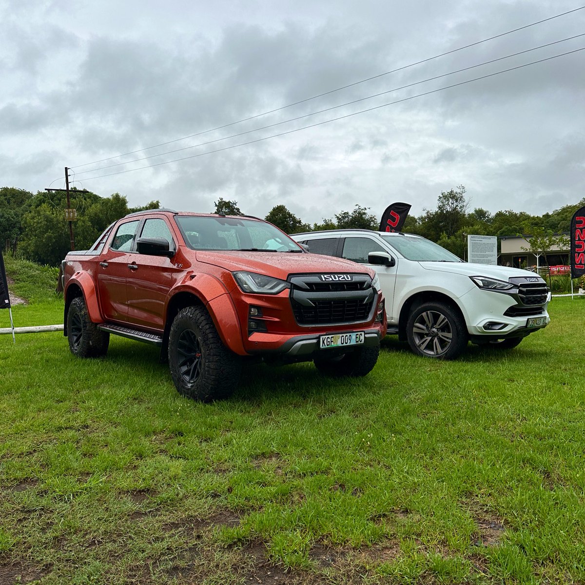 carswithgreg's tweet photo. I’m spending this wet and rainy Wednesday with @isuzusa as we get behind the wheel of all the vehicles for some epic off-roading! #Nogwaja #isuzu https://t.co/0BHeDCfNi2