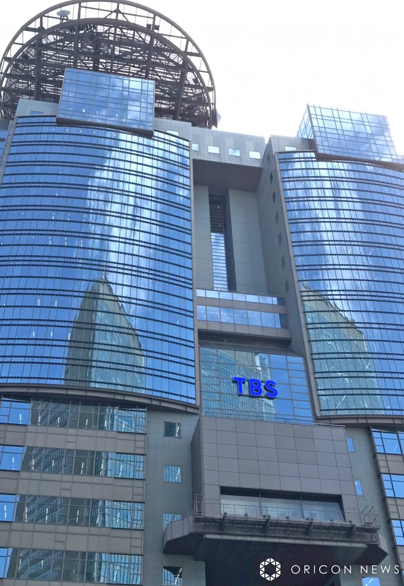 oricon's tweet photo. TBS『イロモネア』令和ロマンに
「途中でご退席いただきました」
https://t.co/Ac0JkEUK4C
.
チャレンジャーとして出演予定だったが、収録中に髙比良くるまのオンラインカジノ報道を把握したため、吉本興業と協議し収録途中で退席したと報告。他チャレンジャーのパフォーマンス中にくるまが映り込む 可能性はあるという。