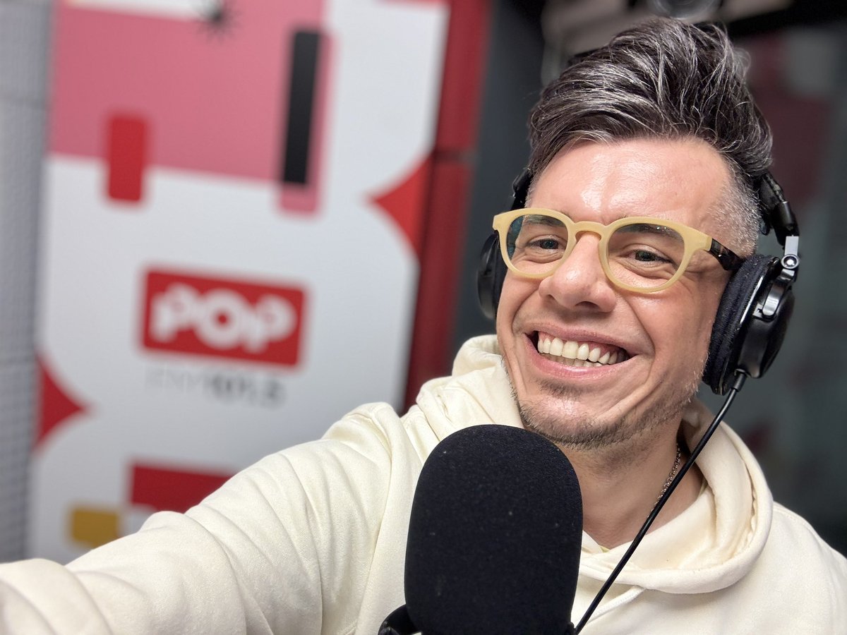 hectorlocutor's tweet photo. Repórtense en vivo en este tuit quienes están escuchando la @popradio1015 con el hashtag #AmanecePop ⬇️⬇️⬇️⬇️⬇️⬇️⬇️⬇️ https://t.co/EIliRrQoQl