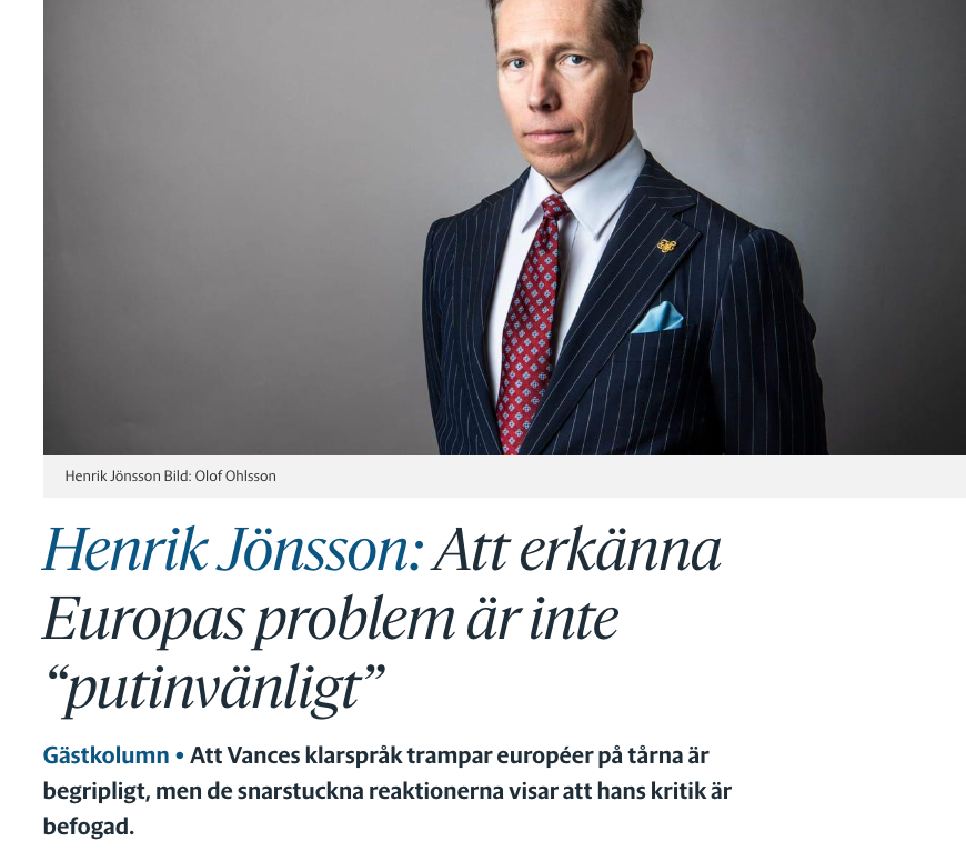 jonsson_henrik's tweet photo. Jag är så fruktansvärt trött på Sveriges antiintellektuella uppdelning av alla frågor i termer av "gott" och "ont".

Ni gjorde det med migrationspolitiken, vilket möjliggjorde framväxten av den våldsnivå vi nu ser.

Ni gjorde det med klimatpolitiken, som redan börjat slå sönder Europas produktivitet och energiförsörjning.

Nu gör ni det med USA och säkerhetspolitiken. Sverige MÅSTE kunna bättre än så. Jag vill inte se eftergifter till Ryssland, och betraktar deras illegala ockupationskrig mot Ukraina som vår sak - men ser samtidigt ingen anledning att Europa ska slå ifrån sig den befogade kritik JD Vance riktar mot oss.

Amerikanerna har under minst 15 års tid flaggat för att Europas nationer måste börja ta ansvar för sitt eget försvar utan att någon reagerat. Hade Europa menat allvar med att försvara demokrati i världen hade vi naturligtvis tagit detta ansvar och byggt upp ett eget försvar som nu kunnat försvara Ukraina utan att vara helt beroende av USA.

Att nu i elfte timmen sitta och hulka över att dumma, dumma Trump dragit in veckopengen, och sedan dela upp människor i "anständiga" och "oanständiga" beroende på om de deltar i självömkanskören eller inte är exakt den ynkliga moralism som låter problem efter problem växa sig såhär stora innan de erkänns på riktigt.

Skriver om detta i GP: https://t.co/I0vDKjHKQP